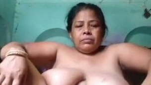 Mature Moti Aunty Finger-tickling Pussy &,  Showing Nude Body